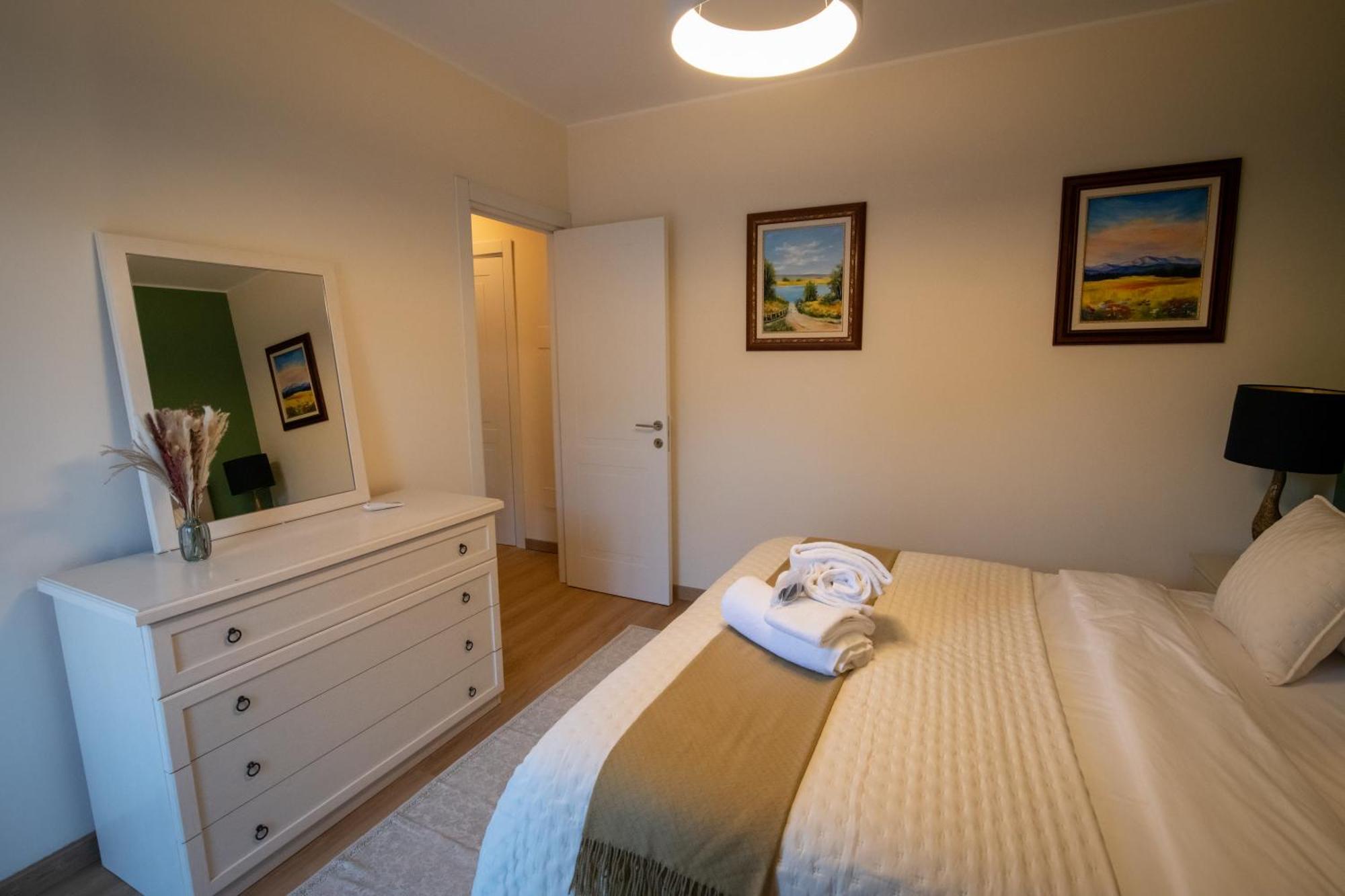 Residenza Lago Sereno Porto Ceresio Ngoại thất bức ảnh